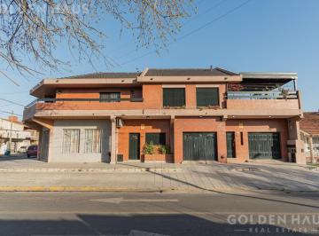 Casa · 191m² · 4 Ambientes · 1 Cochera · Casa Tipo PH en Venta o en Block - 3 Locales - Lote Propio
