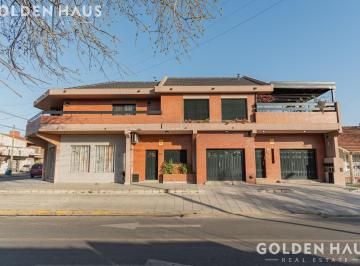 Casa · 191m² · 4 Ambientes · 1 Cochera · Casa Tipo PH en Venta o en Block - 3 Locales - Lote Propio