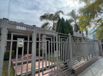 Casa · 493m² · 3 Dormitorios · Casa en Alquiler - Cerro de Las Rosas - Zona Norte