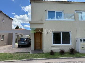 Casa · 106m² · 4 Ambientes · 1 Cochera · Casa Dúplex en Venta en Saravi Village, Pilar, G. B. a. Zona Norte