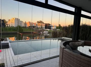 Casa · 157m² · 4 Ambientes · 2 Cocheras · Casa Chalet en Venta en Canal Barrio Nautico, Villanueva, Tigre