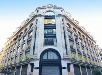 Oficina comercial · 4000m² · Oficina de 4000 m² en Elegante Edificio de Grandes Proporciones Sobre Florida. Equipada y Amoblada.