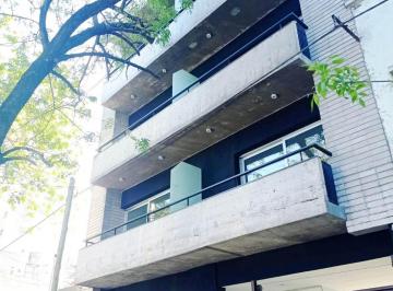 Departamento de 3 ambientes, La Plata · 61 (9 y 10) Semipiso Moderno de 1 Dormitorio con Cochera