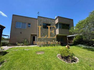 Casa · 276m² · 4 Ambientes · 3 Cocheras · Venta de Casa en Cube