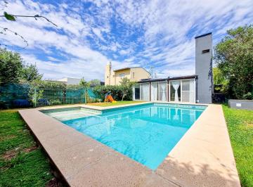 Casa · 128m² · 4 Ambientes · 1 Cochera · Casa en Venta Jose Hernandez Al 2700, Funes.