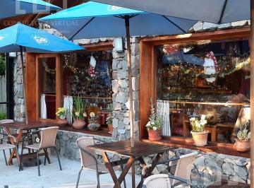 Casa · 210m² · Venta Local Gastronómico y 2 Viviendas