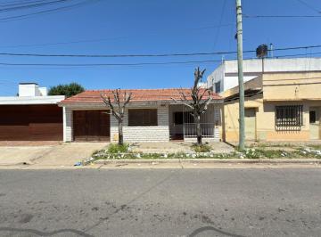 Casa · 130m² · 5 Ambientes · 2 Cocheras · Venta Casa de 2 Dorm. en Barrio Matheu