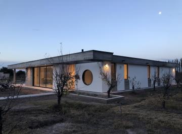Casa · 146m² · 3 Dormitorios · 2 Cocheras · Casa de Primera en Napa Wine Estates