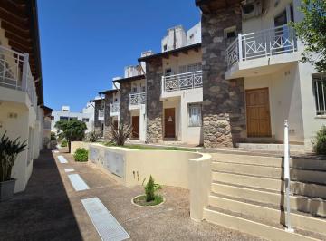 Casa de 5 ambientes, Córdoba · Venta Housing Duplex C/cochera Alberdi Zona Shopping 2 Dor Pileta y Quincho Comun