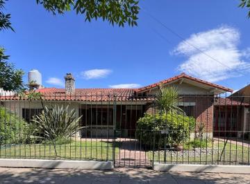 Casa · 180m² · 4 Ambientes · 2 Cocheras · Casa 4 Ambientes Gran Parque y Pileta en Merlo en Venta