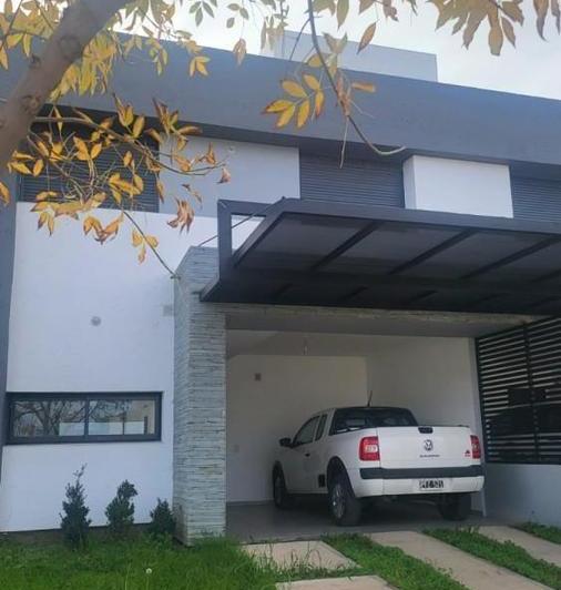 Casa · 165m² · 4 Ambientes · 1 Cochera