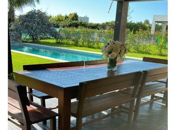 Casa · 280m² · 5 Ambientes · 3 Cocheras · Casa en Alquiler Anual Barrio Haras Santa Maria Escobar