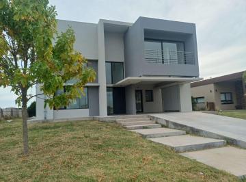 Casa de 5 ambientes, Berazategui · Casa en Villalobos a Estrenar