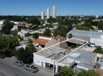 Bodega-Galpón · 100m² · Galpón con Local a La Calle a Refaccionar, en Venta, Av Mengelle - Cipolletti.