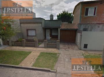 Casa · 190m² · 3 Ambientes · 1 Cochera · Casa 3 Amb a Refaccionar S/ Lote de 303 m² - Villa Luzuriaga