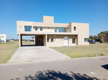 Casa · 283m² · 5 Ambientes · 4 Cocheras · Casa en La Providencia