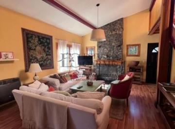 Casa · 129m² · 5 Ambientes · 2 Cocheras · Casa 5 Amb en Villa Los Coihues, Bariloche en Venta