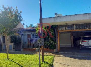 Casa · 200m² · 5 Ambientes · Dn - Hermosa Casa en Venta con Pileta en Quilmes Oeste! Apto Credito