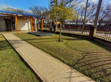 Casa · 200m² · 5 Ambientes · 1 Cochera · Casa de 4 Dorm.
