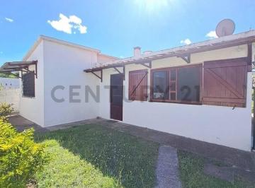 Casa · 75m² · 2 Dormitorios · Excelente Casa Al Fondo/2 D/parrillero/estufa a Leña/jardin/progreso