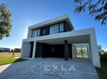 Casa · 222m² · 5 Ambientes · 1 Cochera · Casa en Venta en Carpinchos, Nordelta, Tigre