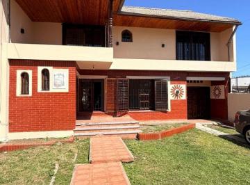 Casa de 5 ambientes, Lomas de Zamora · Vende Hermoso Chalet, Casa Quinta en La Ciudad Banfield.