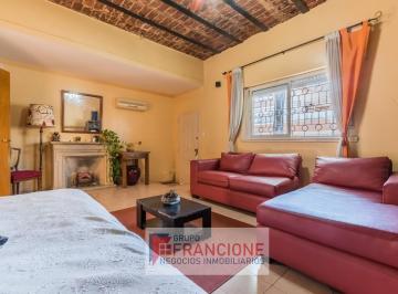 Casa · 210m² · 4 Ambientes · 1 Cochera · Amplia Casa 4amb Lote Propio C/coch. Velez Sarfield