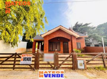 Casa de 4 ambientes, Mar del Tuyú · Venta Casa Independiente Sobre Lote Propio Excelente Ubicación