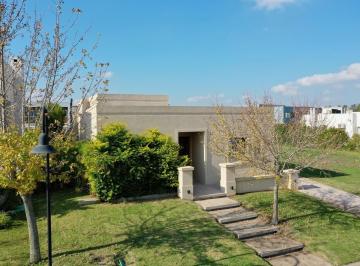 Casa · 180m² · 3 Dormitorios · 1 Cochera · Casa en Venta en Las Tipas - Nordelta