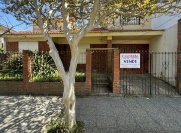 Casa de 4 ambientes, Mar de Ajó · Casa + Depto con Todos Los Servicios Conectados.