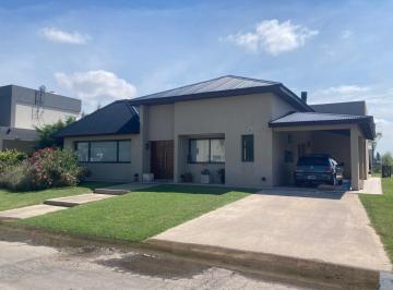 Casa · 220m² · 5 Ambientes · 2 Cocheras · Casa en Venta y Alquiler en El Rebenque Canning