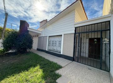 FRENTE · Apta Crédito Parque Capital Venta Casa 3 Dorm Patio Quincho + Depto 1 Dorm