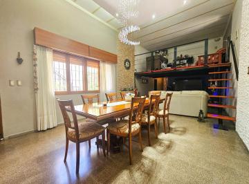 portada · Casa en Venta de Tres Dorm., Yacuzzi, Amplios Espacios y Moderna. Rosario