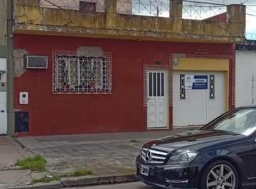 Casa · 200m² · 6 Ambientes · Casa en Venta - Lamadrid 1800