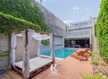 Casa · 300m² · 4 Ambientes · 2 Cocheras · Venta Casa Lote Propio 8,66x30, 4 Amb de 450 m², con Pileta, Parrilla y Jacuzzi - Balbastro 900 (Parque