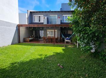 Casa · 255m² · 4 Dormitorios · 1 Cochera · Casa en Lomas de San Isidro