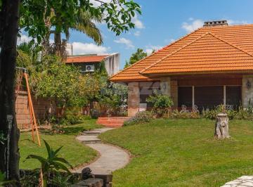 Casa · 353m² · 4 Ambientes · 1 Cochera · Casa en Lanús Oeste
