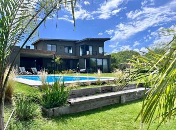 Casa · 280m² · 5 Ambientes · 4 Cocheras · Lagos del Norte - Amoblada - Al Agua - 4 Dorm