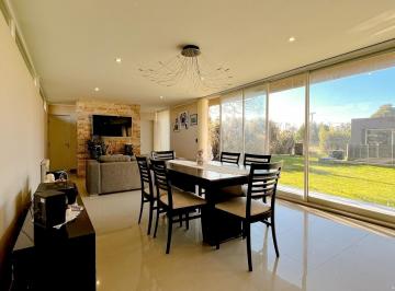 Casa · 290m² · 5 Ambientes · 3 Cocheras · Casa en Los Acantilados