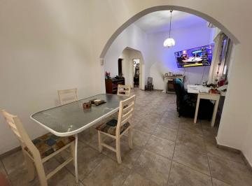 PH · 61m² · 2 Ambientes · "Imperdible PH en Remedios de Escalada – Amplitud, Luz y Ubicación"