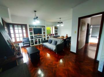 Casa · 214m² · 8 Ambientes · 4 Cocheras · Venta Casa 8 Ambientes con Cochera Para 4 Autos en Hurlingham