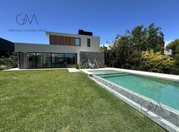 Casa · 260m² · 4 Ambientes · Casa en Alquiler Temporada Barrio Privado Arenas del Sur