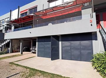 Casa · 75m² · 6 Ambientes · 2 Cocheras · Triplex 2 Dorm.. Zona La Toma Echeverria 2131
