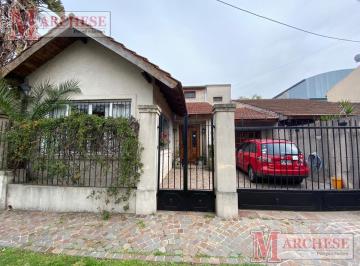 Casa · 280m² · 4 Ambientes · 3 Cocheras · Casa 4 Ambientes en Castelar Norte