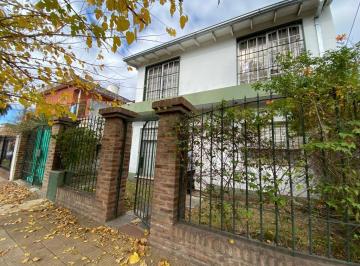 Casa · 144m² · 4 Ambientes · 1 Cochera · Casa 4 Ambientes en Venta en Castelar Norte