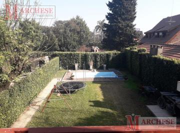 Casa · 130m² · 3 Ambientes · 1 Cochera · Casa 3 Ambientes en Venta en Castelar Norte