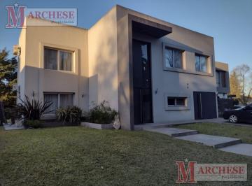 Casa · 600m² · 4 Ambientes · 1 Cochera · Casa 4 Ambientes en Venta en Barrio Privado de Ituzaingo