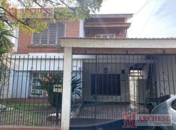 Casa · 235m² · 6 Ambientes · 1 Cochera · Casa en Venta en Ituzaingo Norte