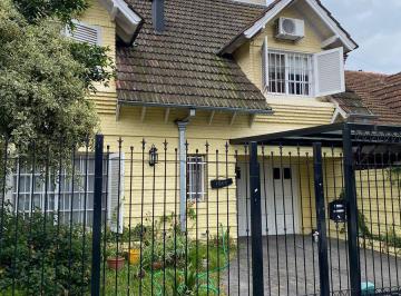 Casa · 260m² · 6 Ambientes · 3 Cocheras · Casa en Venta Ubicada en Castelar Norte