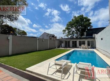 Casa · 170m² · 3 Ambientes · 1 Cochera · Casa en Venta 3 Ambientes en Castelar Norte